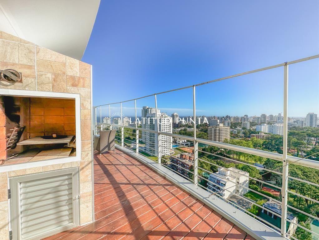 Penthouse en Roosevelt, 3 suites y parrillero