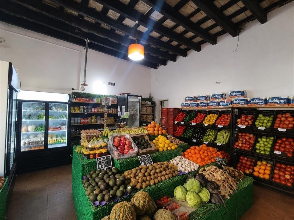 Perez Castellano y 25 de Mayo Excelente punto comercial en