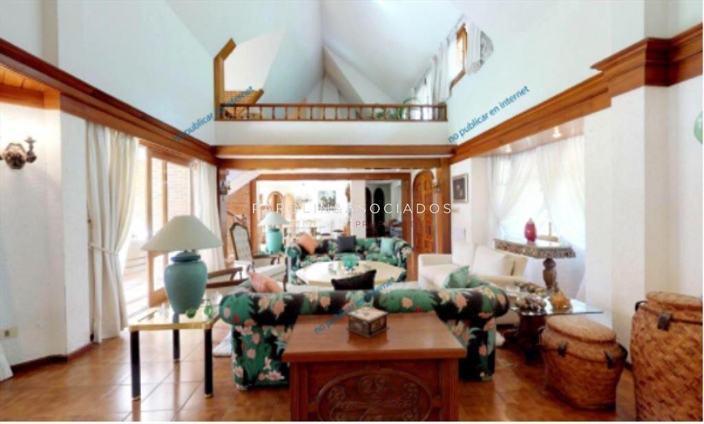 CASA EN VENTA DE 4 DORMITORIOS EN LUGANO