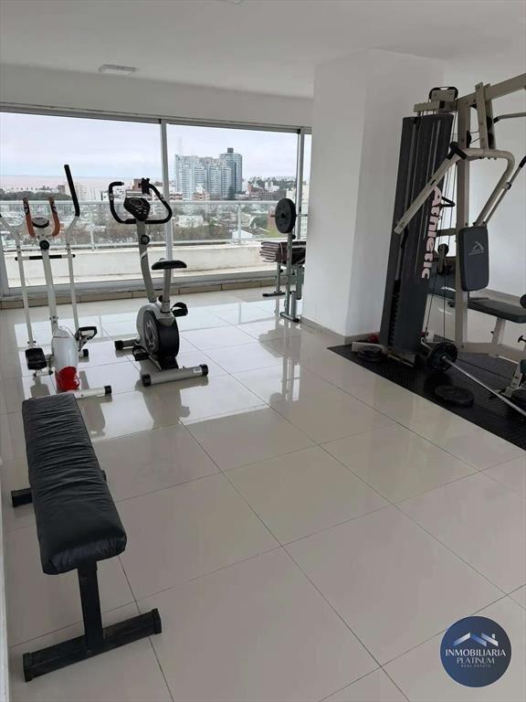 Apartamento en alquiler c/ cochera en Buceo