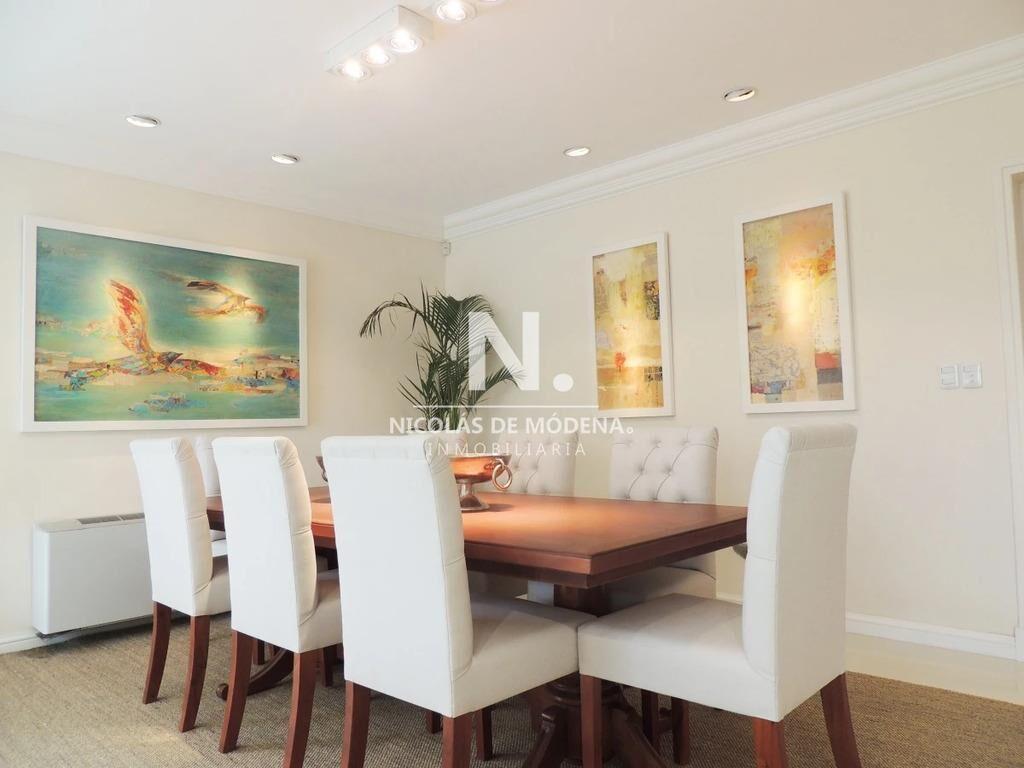 VENDE EXCELENTE CASA DE 4 DORMITORIOS EN PLAYA MANSA, PUNTA