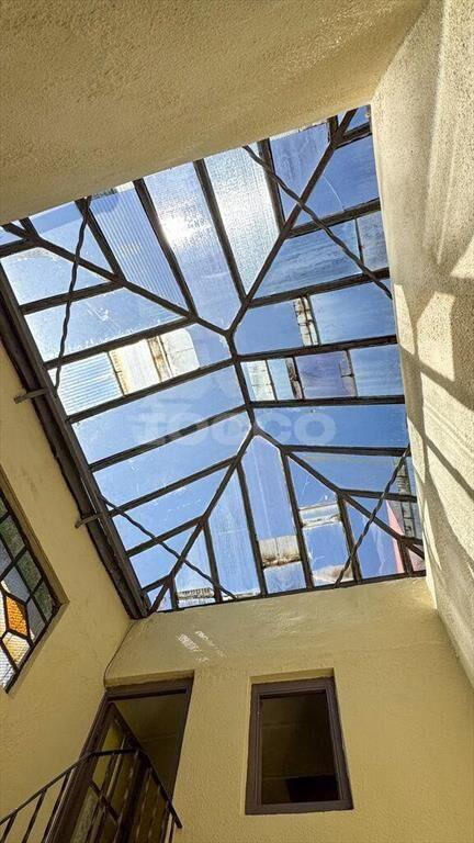 Venta con Renta de Local Comercial y 2 Apartamentos en Ciud