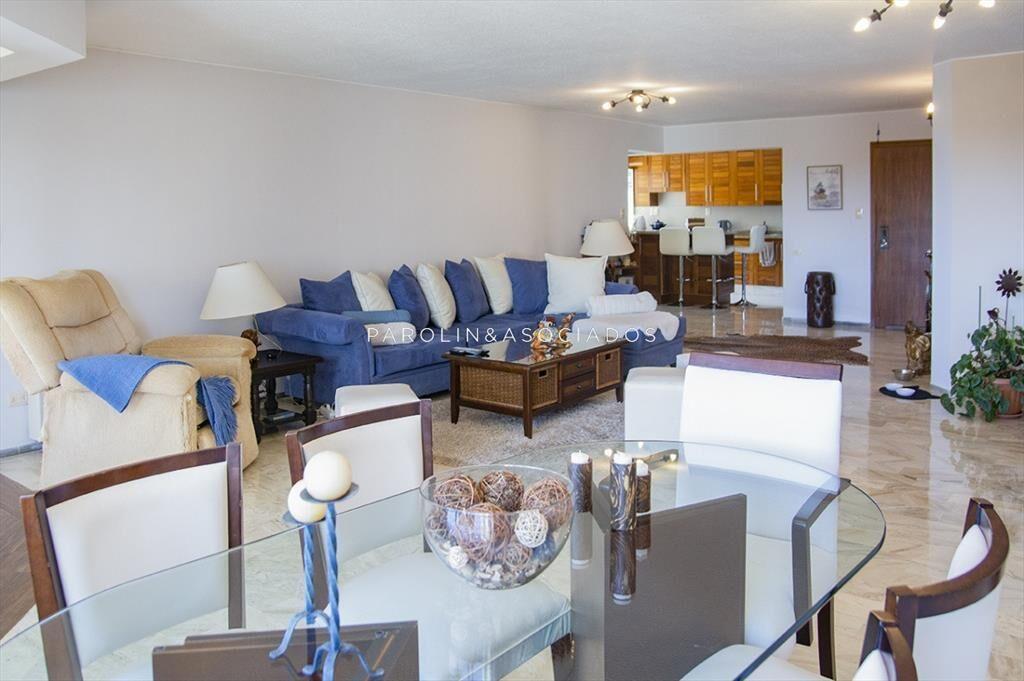 Apartamento en venta de 3 dormitorios en Center,