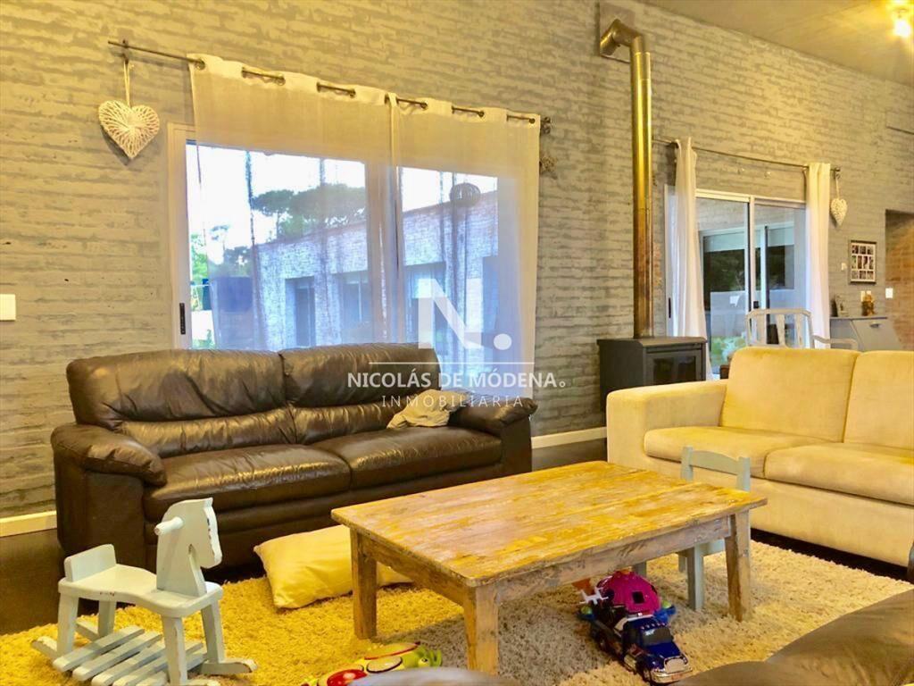 Hermosa casa de 4 dormitorios.