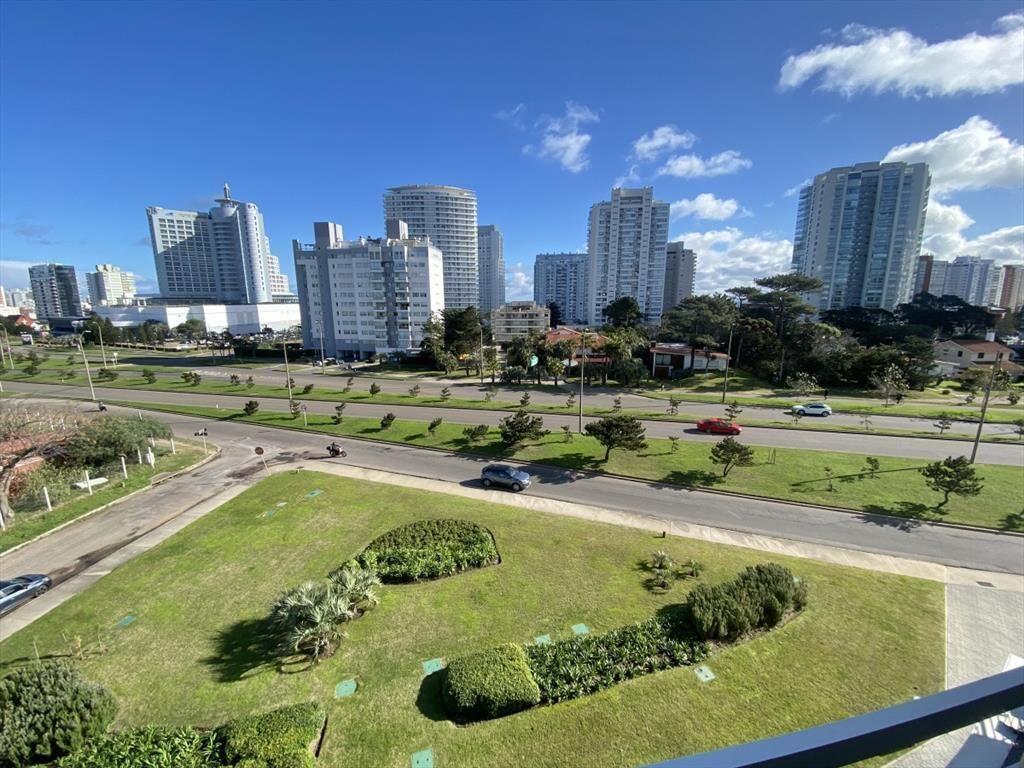 VENTA APARTAMENTO 2 DORMITORIOS EDIFICIO ALEXANDER BOULEVAR
