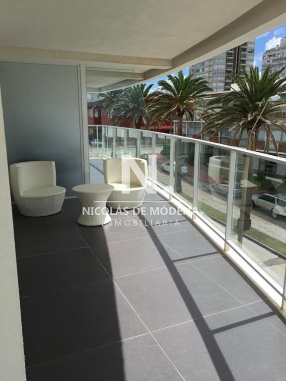 Apartamento de 2 dormitorios en venta en a metros