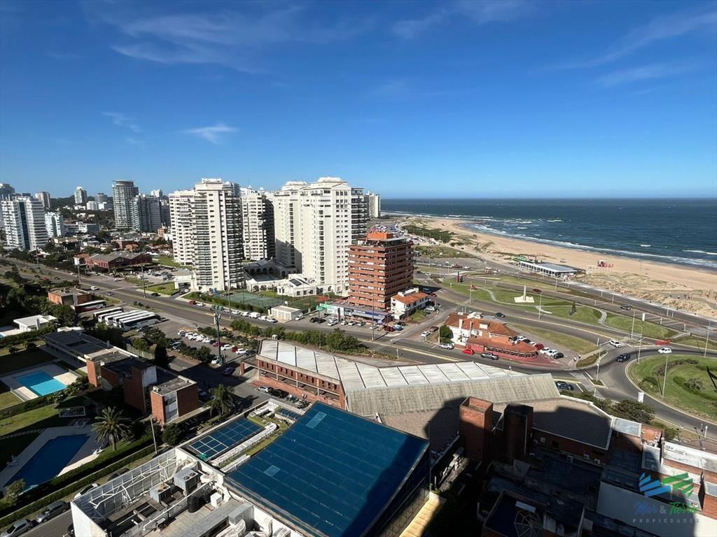Apartamento en alquiler de 3 dormitorios en Linea