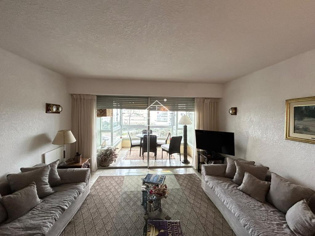 Alquiler apartamento tres dormitorios Punta del este Playa