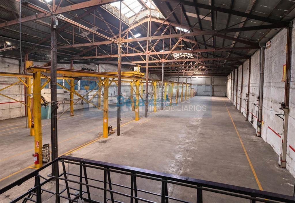 Venta Galpon- Local Comercial,  zona Aguada