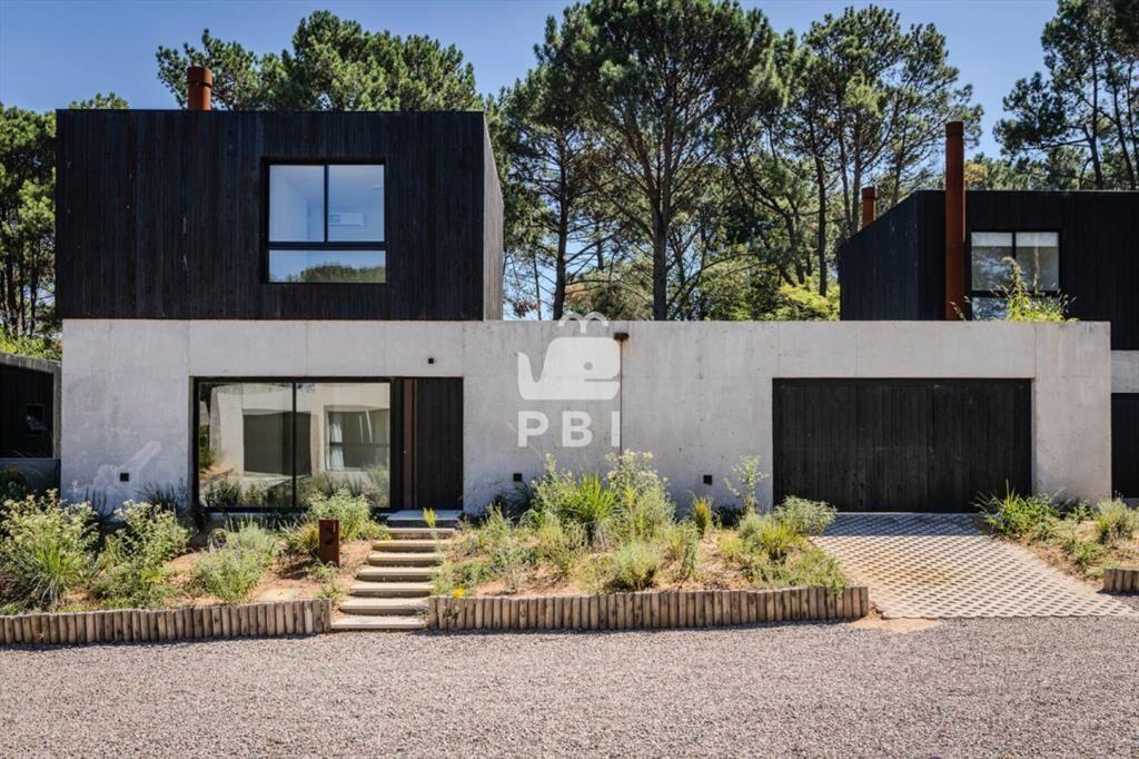 Casa 3 DORMITORIOS en Club del Lago, Punta - Ref