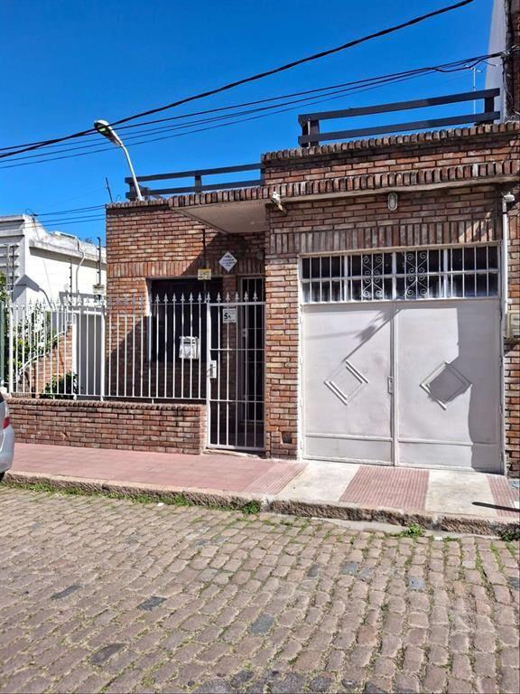 Venta de amplia casa, 3 dorm, garage, patio, PU, Prado