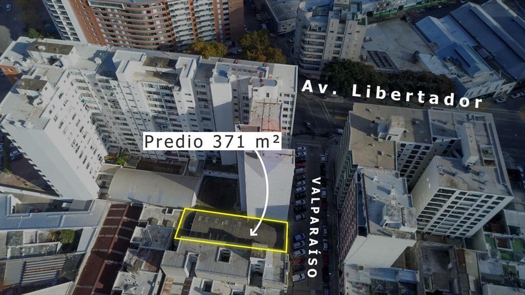 VENTA DE GRAN DEPÓSITO CON ENTRADA CAMION CENTRO