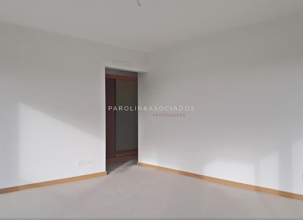 Apartamento en venta de 3 dormitorios + en Punta