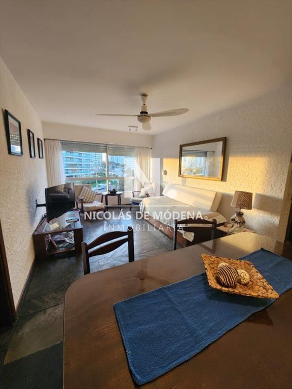 Departamento de 1 dormitorio en venta en complejo