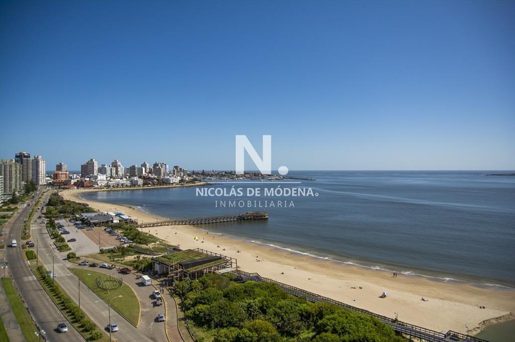 Departamento de 3 dorm + dep en venta en Torre