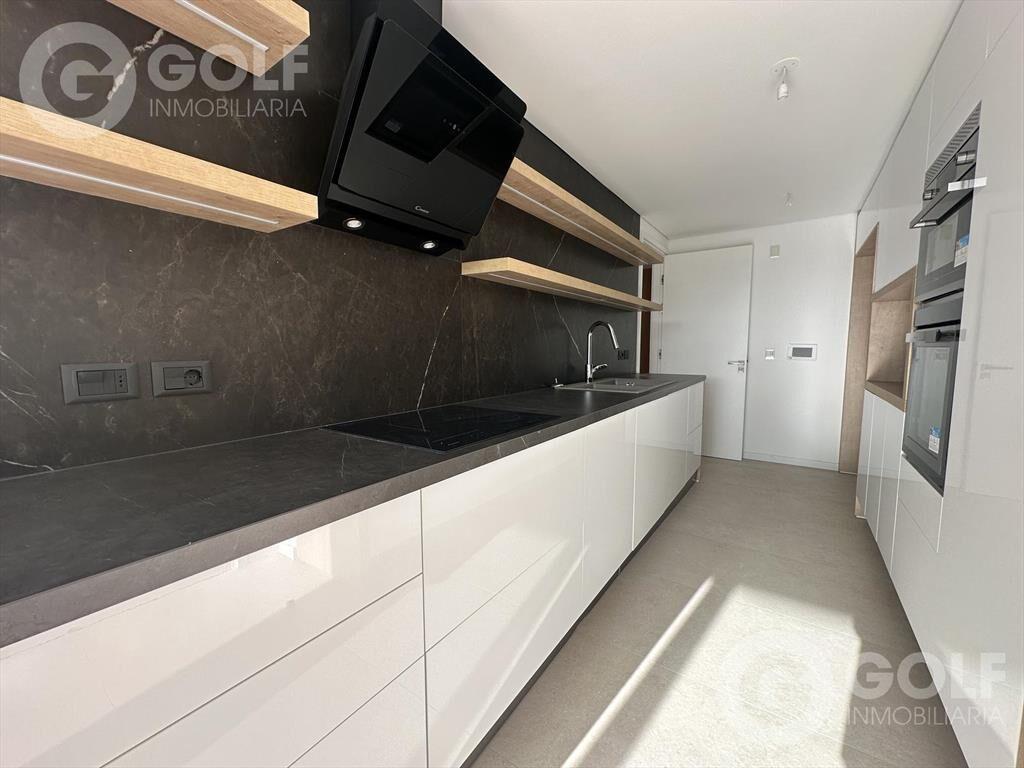 Venta de Penthouse de 3 dormitorios mas servicio en Mananti