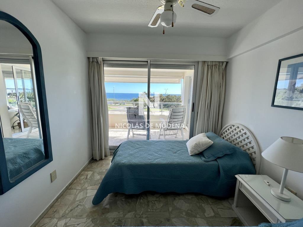 Departamento de 2 dormitorios en venta frente al