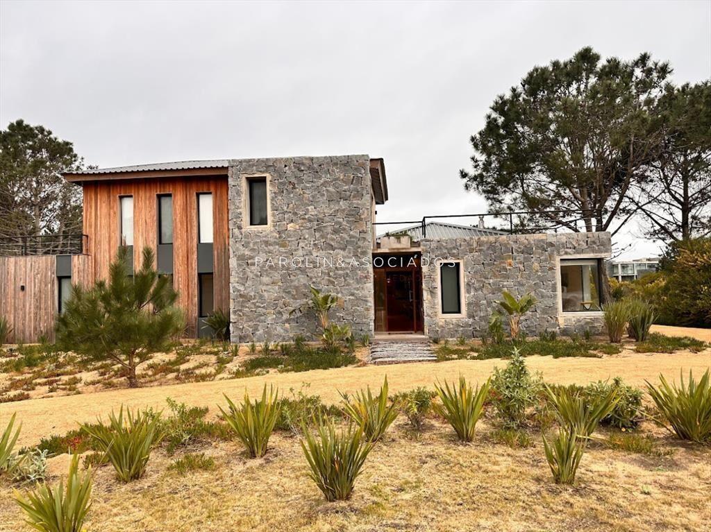 Casa en Venta de 4 Dormitorios en Laguna