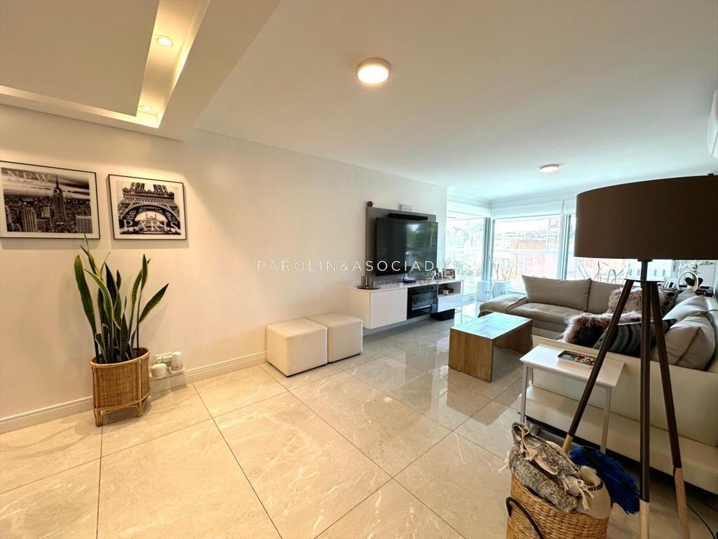Apartamento en venta de 2 dormitorios en edificio