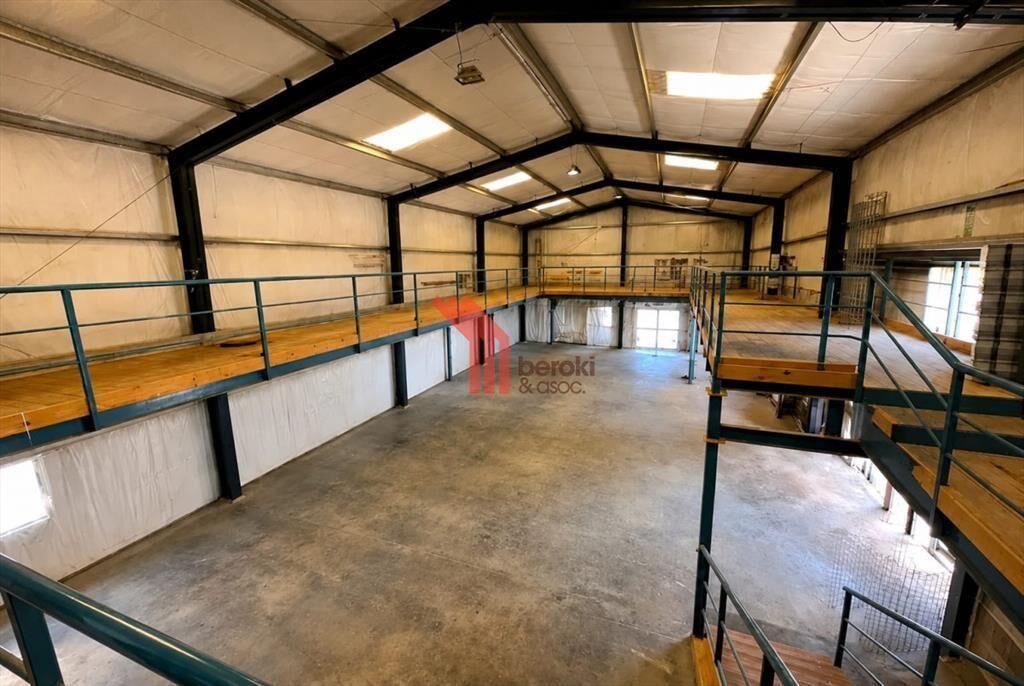 Venta Local comercial, con gran terreno sobre