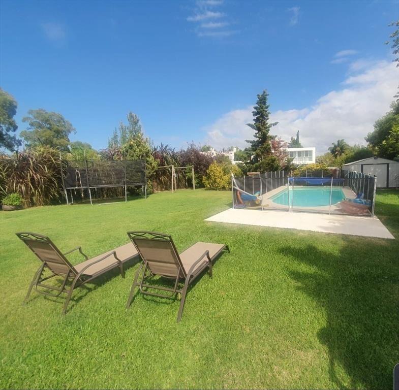 ALQUILER CASA EN BARRIO PRIVADO CON PISCINA