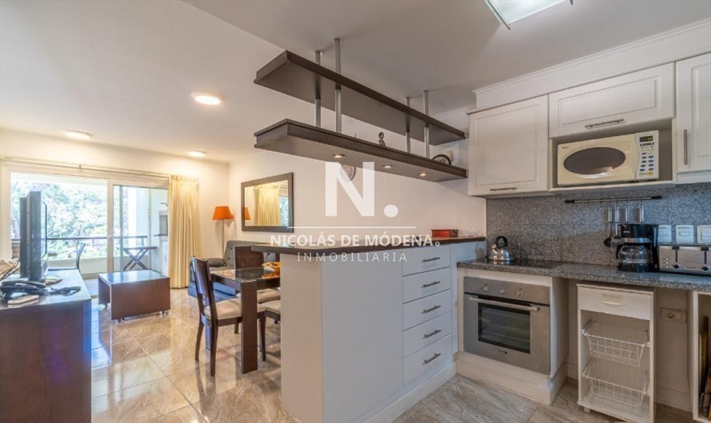 Departamento de 1 dormitorio en venta en complejo
