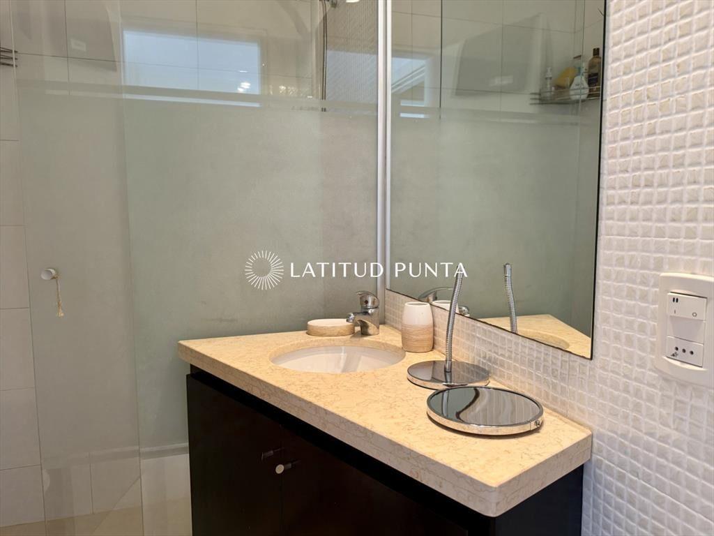 Apartamento en Mansa, 3 dormitorios, parrillero