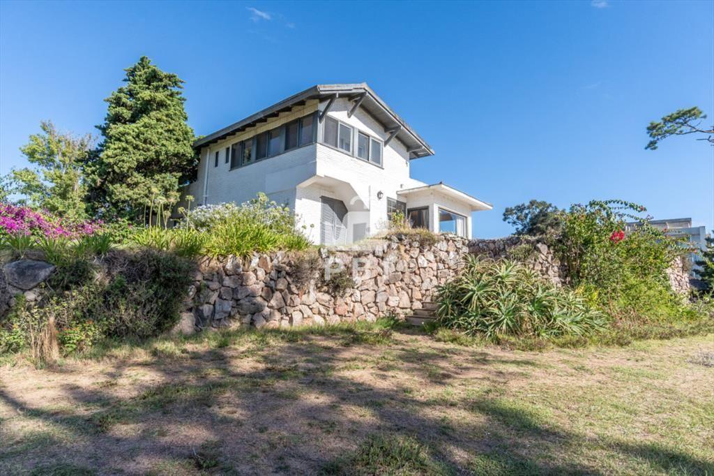 Casa mas lote frente a Laguna del Diario - - :
