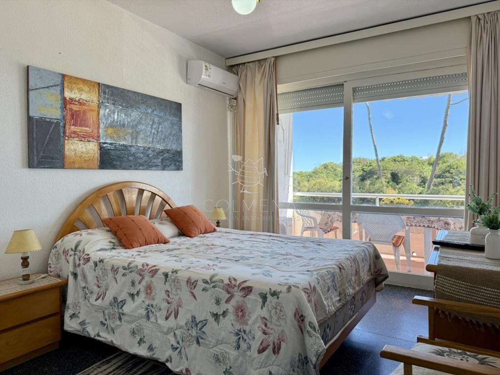 Apartamento en playa mansa frente al mar.