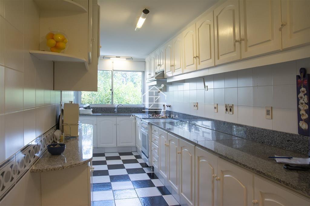 Apartamento de 4 dormitorios en Punta del Este frente al ma