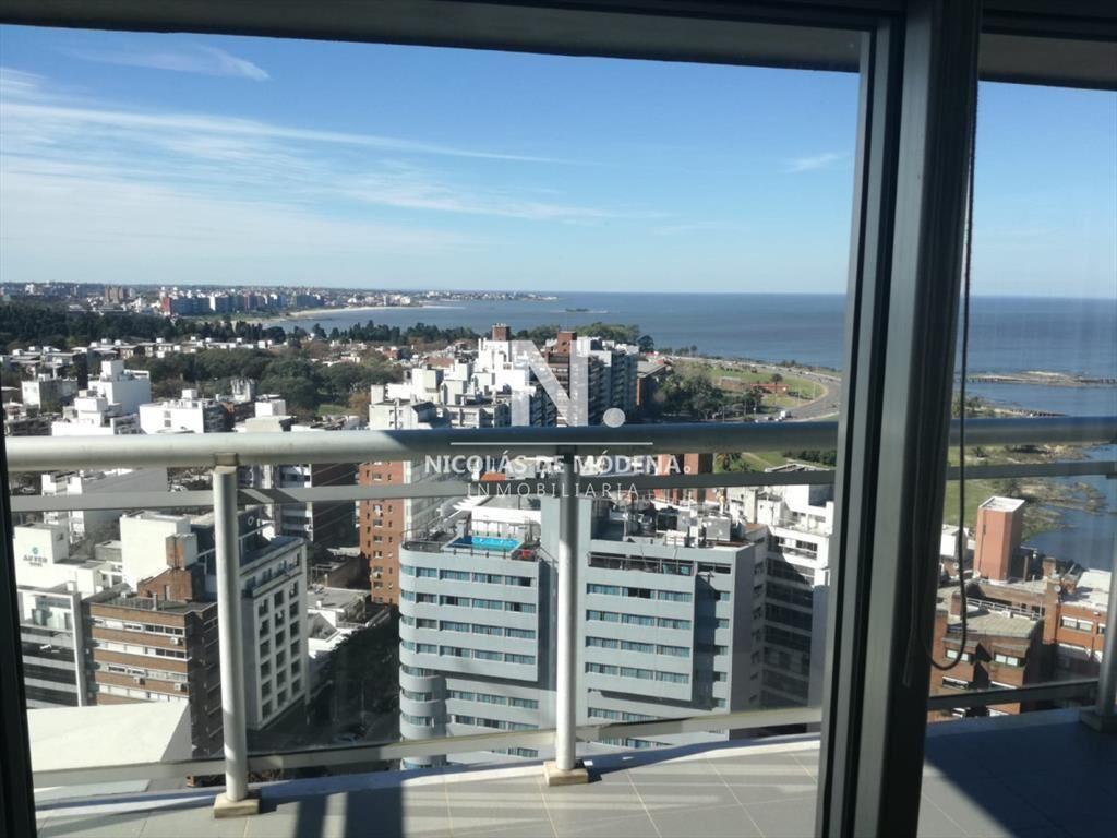ESPECTACULAR VISTA EN EL MEJOR PUNTO DE MONTEVIDEO