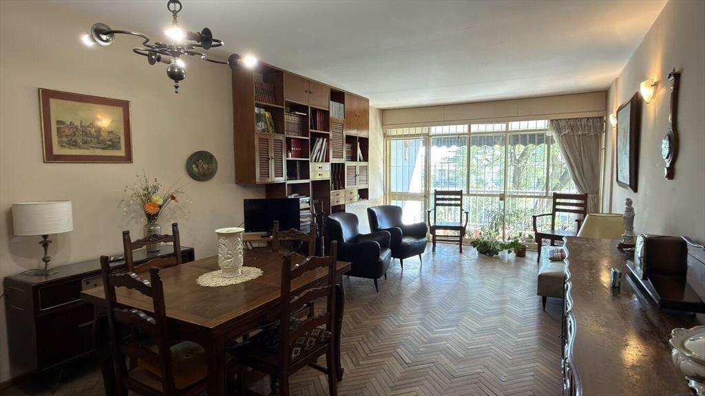 Si Vende apartamento 2 dormitorios servicio completo garaje