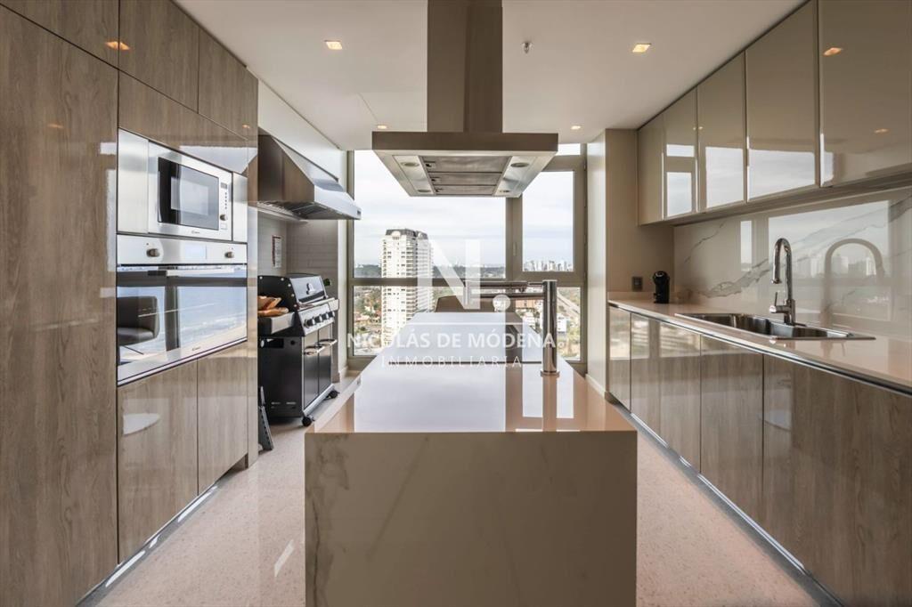 Departamento de 4 dormitorios en venta en Torre