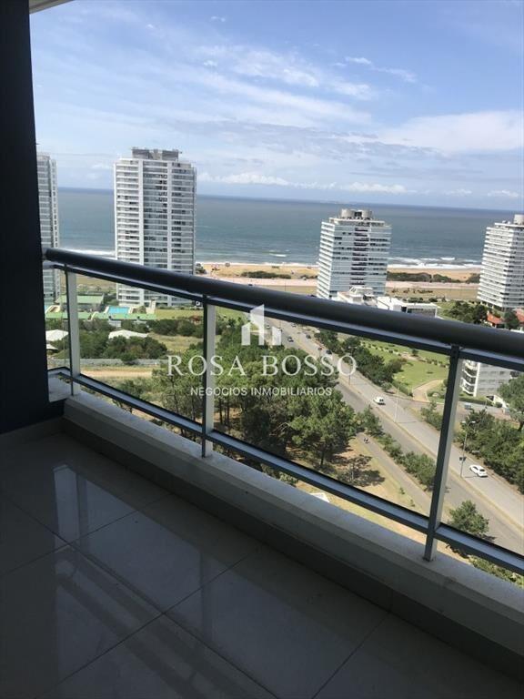 Apartamento en Torre One II. Al frente. unidad de