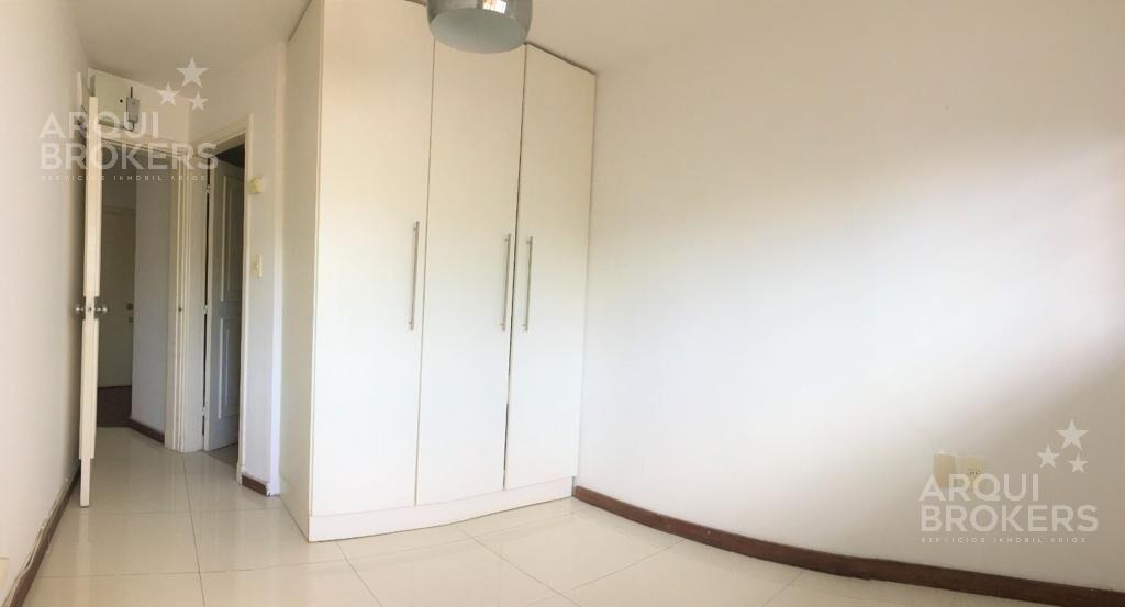 Apartamento de 3 dormitorios y servicio con patio , en Carr