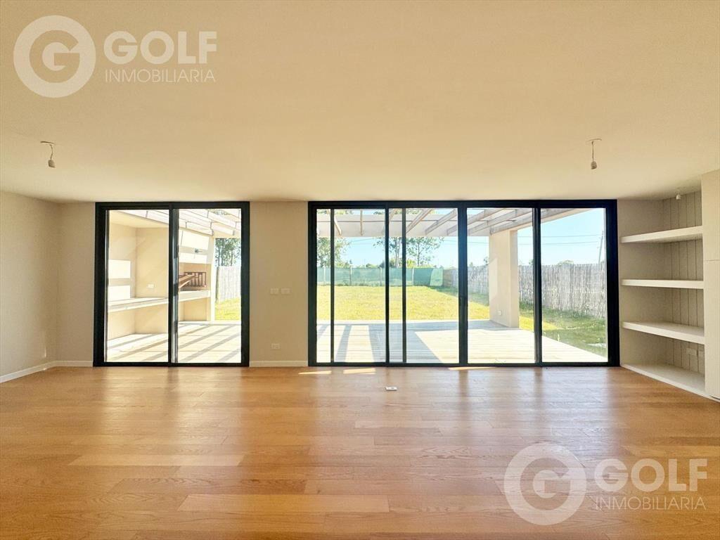 Venta Casa de 4 Dormitorios en Huertas de Los Horneros
