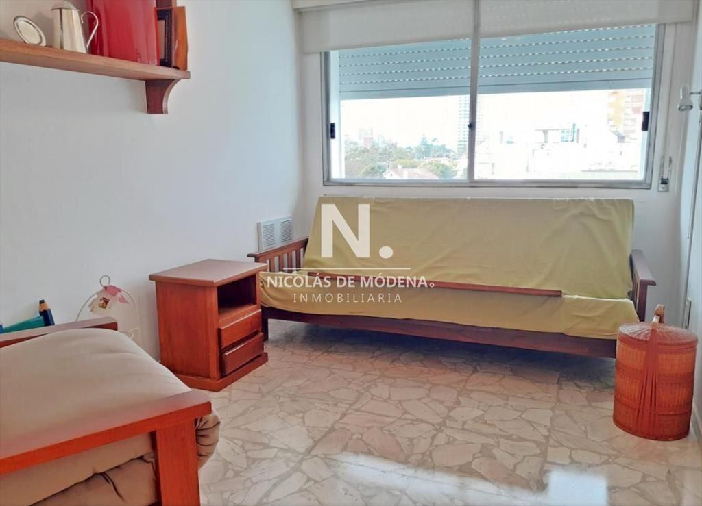 Departamento de 3 dormitorios y dependencia en