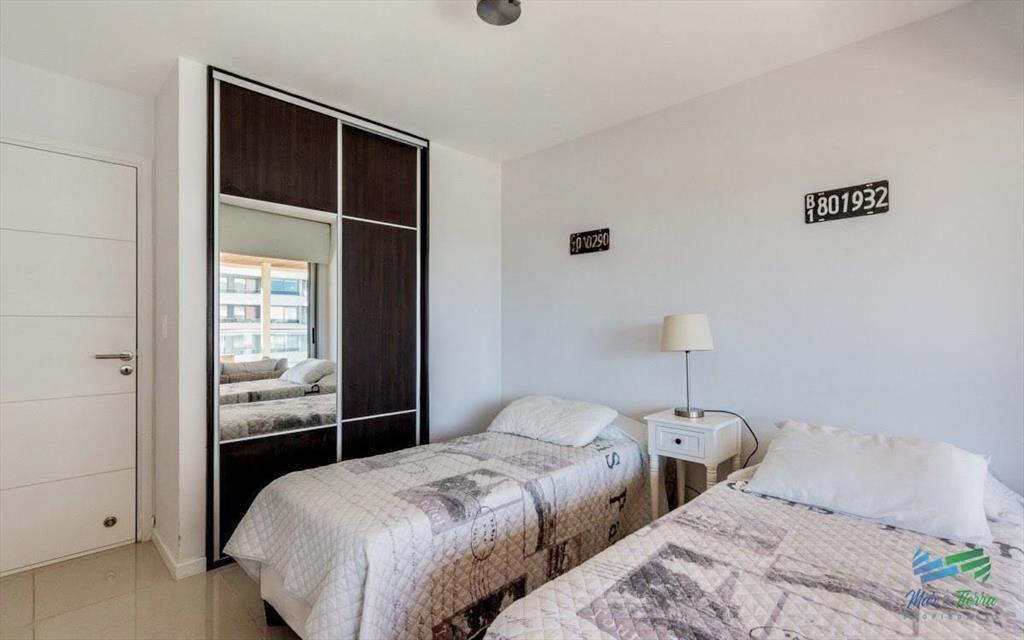 Venta apartamento de 2 dormitorios y medio con en