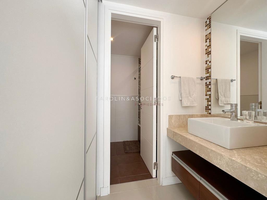 Apartamento de 2 dormitorios en venta en Forest Tower II, P