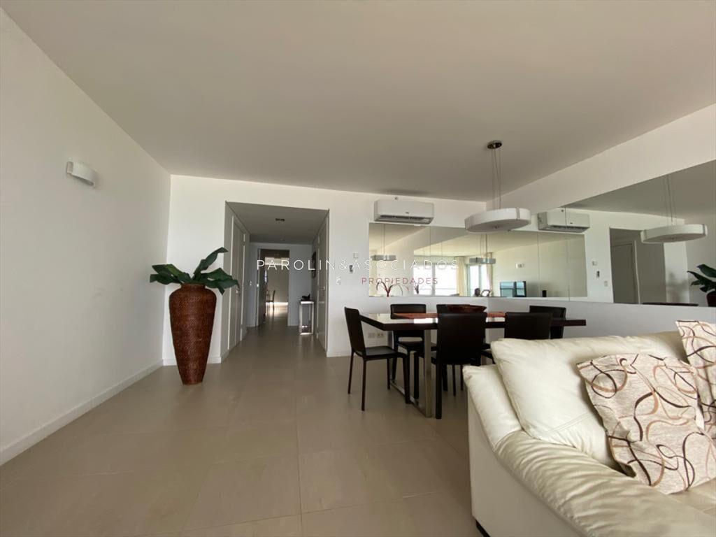 Apartamento en venta en Le Parc II, Punta del