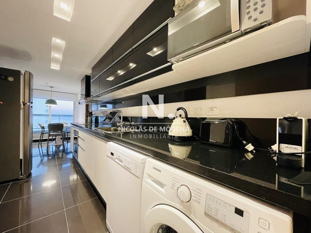 Apartamento de 3 Dormitorios con Parrillero en -