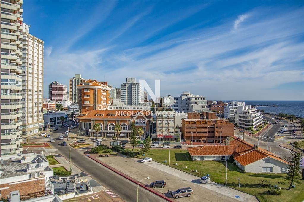 Torre frente al mar, departamento en venta, 3 suites. Punta