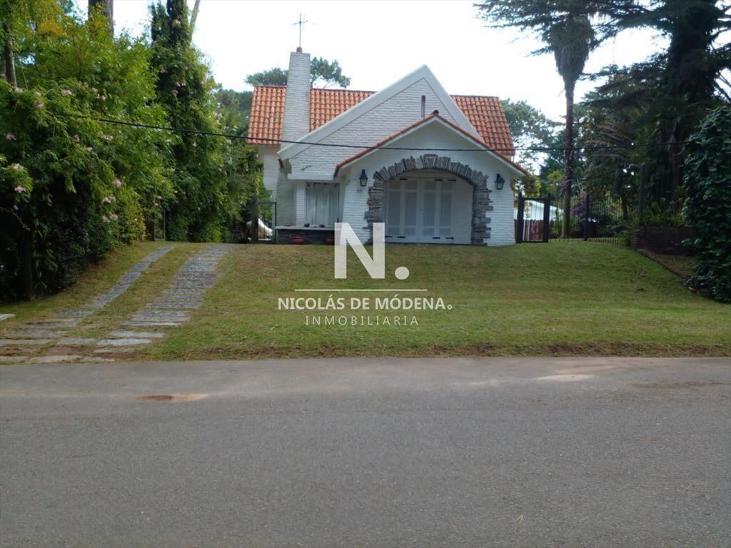 Alquila casa de 2 dormitorios, con parrillero y piscina en