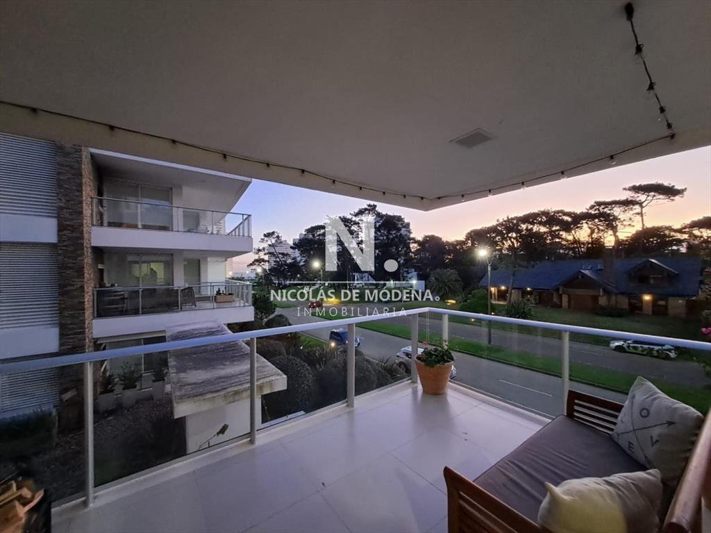Departamento 2 dormitorios en venta en complejo