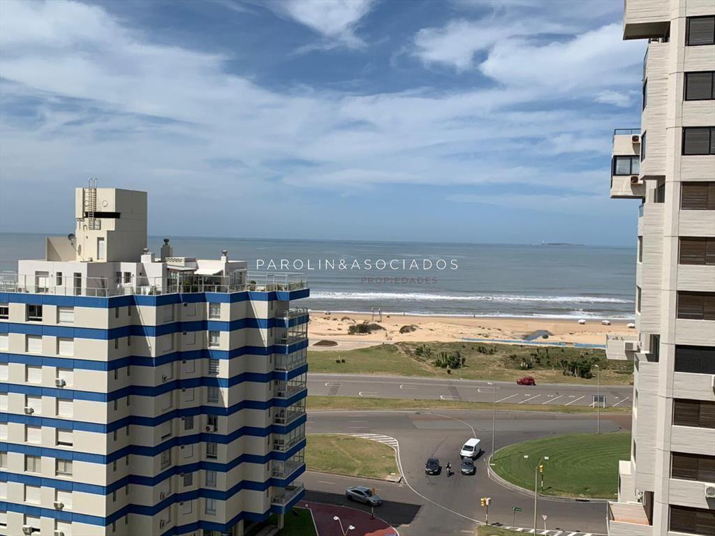 Apartamento en venta de 3 dormitorios en Center,