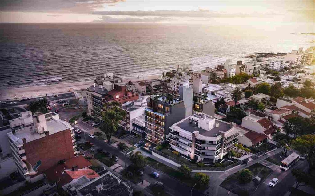 VENTA Apartamento MALVÍN 2 dormitorios con jardín