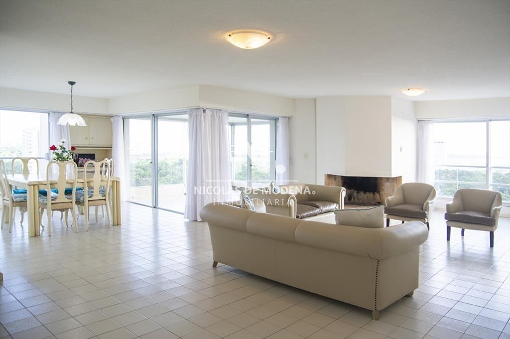 Departamento en venta de 3 dormitorios con vista