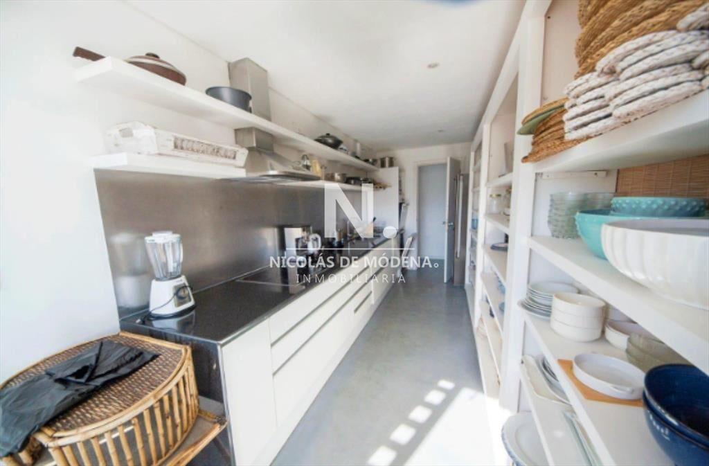 Vende Exclusivo apartamento de 4 dormitorios al a