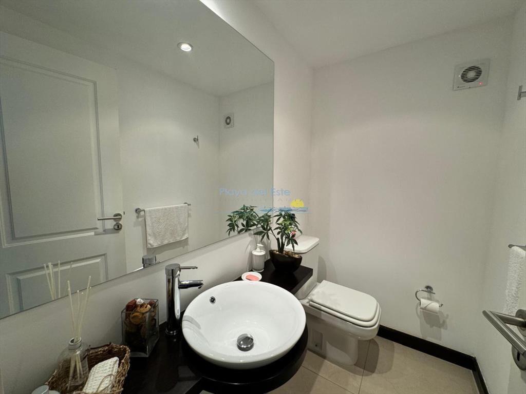 Apartamento en venta de 4 dormitorios en Punta ,