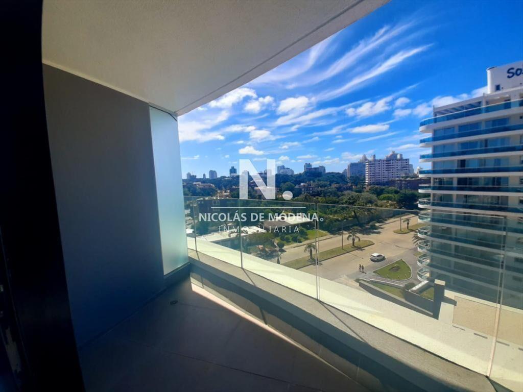 Alquiler Anual Apartamento Art Tower Punta del Este